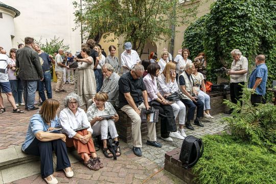 Wernisaż z pompą, wspomnienia z sercem. Zamość w starej fotografii
