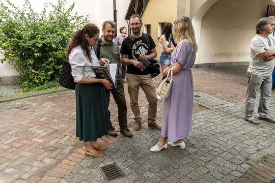 Wernisaż z pompą, wspomnienia z sercem. Zamość w starej fotografii