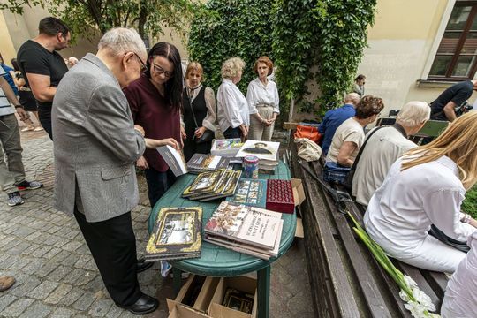 Wernisaż z pompą, wspomnienia z sercem. Zamość w starej fotografii
