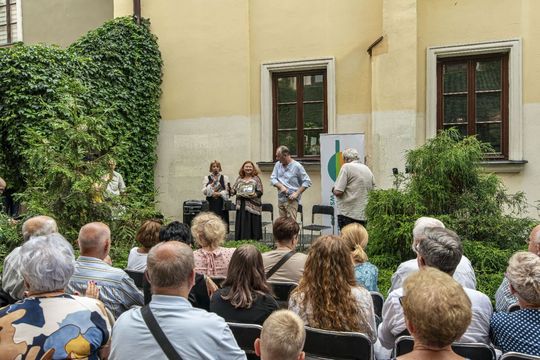 Wernisaż z pompą, wspomnienia z sercem. Zamość w starej fotografii