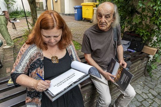 Wernisaż z pompą, wspomnienia z sercem. Zamość w starej fotografii