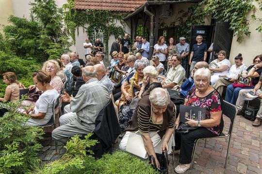 Wernisaż z pompą, wspomnienia z sercem. Zamość w starej fotografii