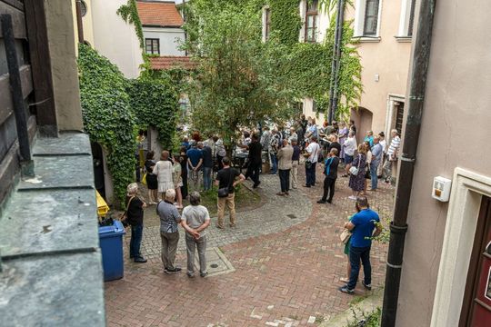 Wernisaż z pompą, wspomnienia z sercem. Zamość w starej fotografii