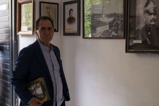 Wernisaż z pompą, wspomnienia z sercem. Zamość w starej fotografii