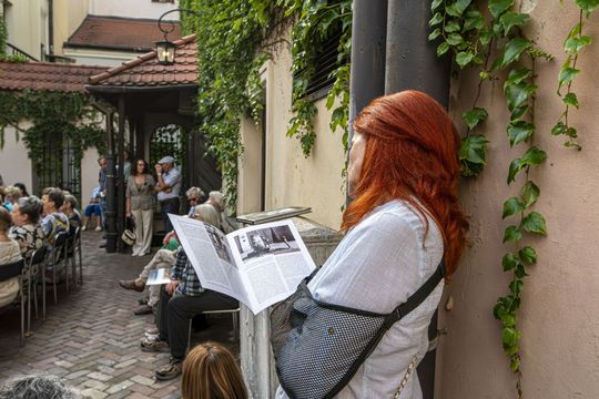Wernisaż z pompą, wspomnienia z sercem. Zamość w starej fotografii