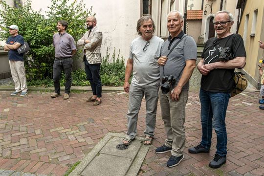 Wernisaż z pompą, wspomnienia z sercem. Zamość w starej fotografii