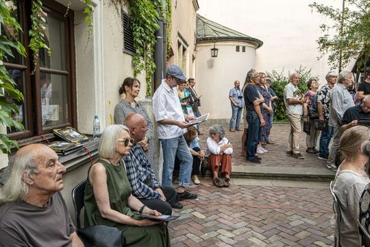 Wernisaż z pompą, wspomnienia z sercem. Zamość w starej fotografii