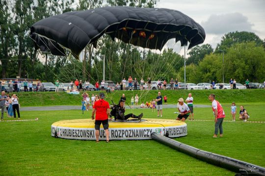 Liga Europy Wschodniej w skokach spadochronowych w Hrubieszowie Liga Europy Wschodniej w skokach spadochronowych w Hrubieszowie
