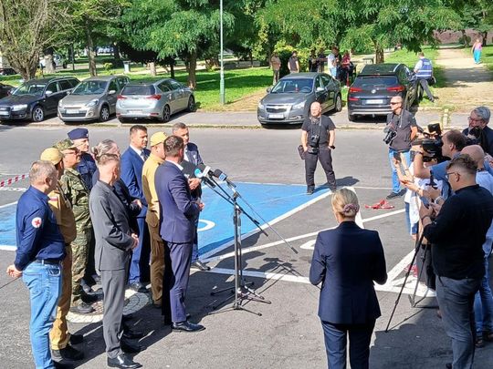 Przy Urzędzie Wojewódzkim roi się od służb, ale... to tylko ćwiczenia [ZDJĘCIA]