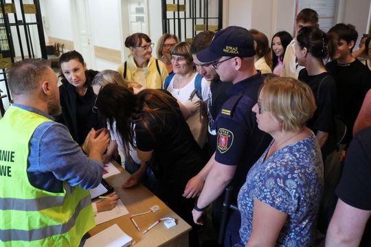 Przy Urzędzie Wojewódzkim roi się od służb, ale... to tylko ćwiczenia [ZDJĘCIA]