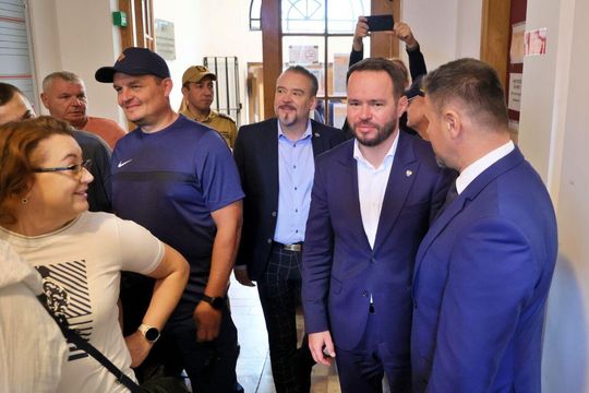 Przy Urzędzie Wojewódzkim roi się od służb, ale... to tylko ćwiczenia [ZDJĘCIA]