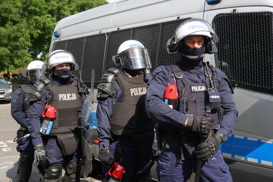 Przy Urzędzie Wojewódzkim roi się od służb, ale... to tylko ćwiczenia [ZDJĘCIA]