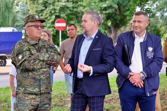 Przy Urzędzie Wojewódzkim roi się od służb, ale... to tylko ćwiczenia [ZDJĘCIA]