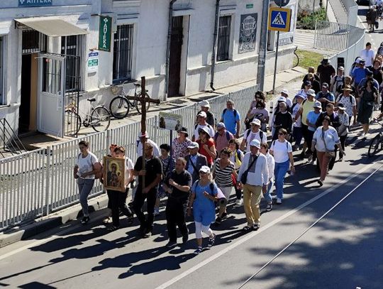 Pielgrzymi z Bełza już w drodze na Jasną Górę [ZDJĘCIA]