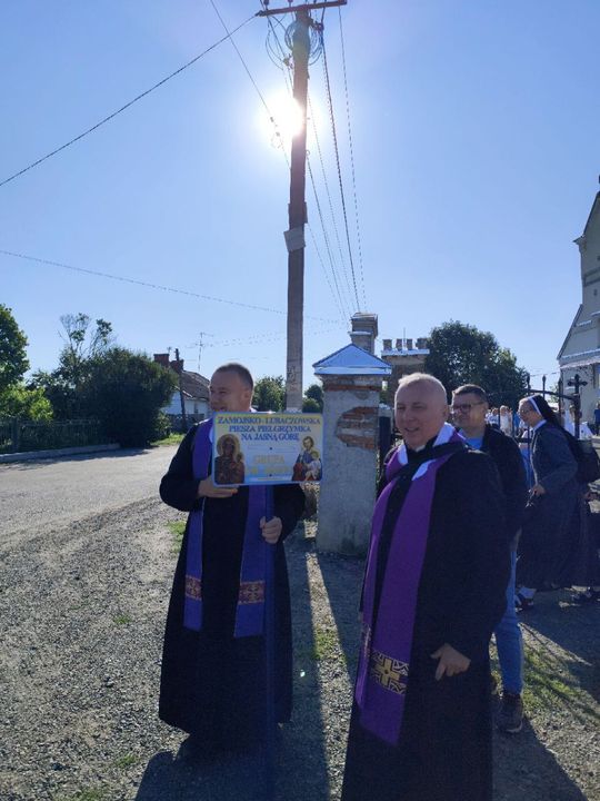 Pielgrzymi z Bełza już w drodze na Jasną Górę [ZDJĘCIA]