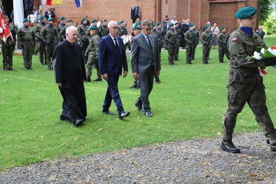 Uroczystość odsłonięcia tablicy pamiątkowej w Mokremlipiu [ZDJĘCIA]
