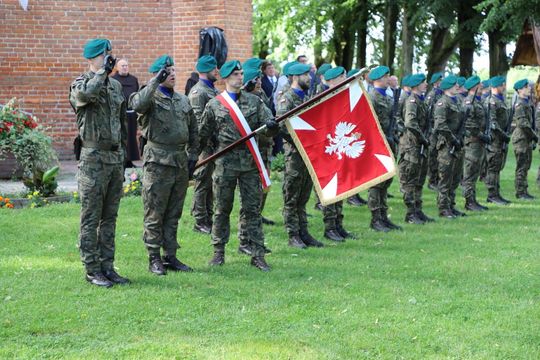 Uroczystość odsłonięcia tablicy pamiątkowej w Mokremlipiu [ZDJĘCIA]