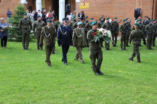 Uroczystość odsłonięcia tablicy pamiątkowej w Mokremlipiu [ZDJĘCIA]