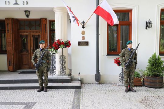 Uroczystość odsłonięcia tablicy pamiątkowej w Mokremlipiu [ZDJĘCIA]