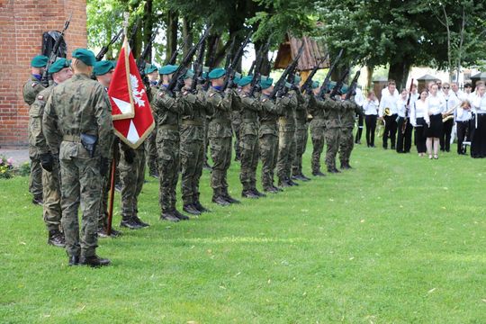 Uroczystość odsłonięcia tablicy pamiątkowej w Mokremlipiu [ZDJĘCIA]