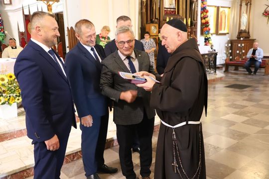 Uroczystość odsłonięcia tablicy pamiątkowej w Mokremlipiu [ZDJĘCIA]