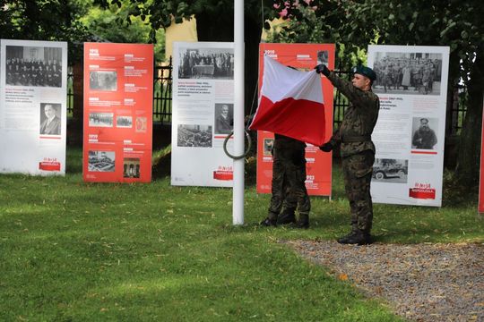 Uroczystość odsłonięcia tablicy pamiątkowej w Mokremlipiu [ZDJĘCIA]