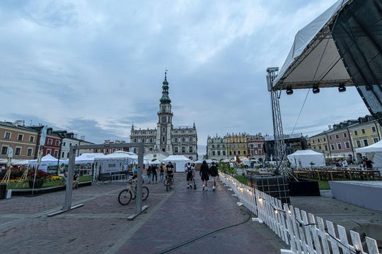 Zamojskie Winogranie. Przygotowania na Rynku Wielkim w Zamościu - galeria zdjęć