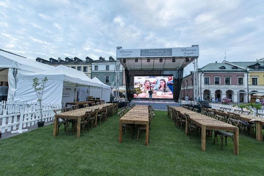 Zamojskie Winogranie. Przygotowania na Rynku Wielkim w Zamościu - galeria zdjęć