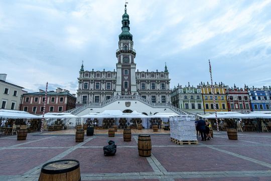 Zamojskie Winogranie. Przygotowania na Rynku Wielkim w Zamościu - galeria zdjęć
