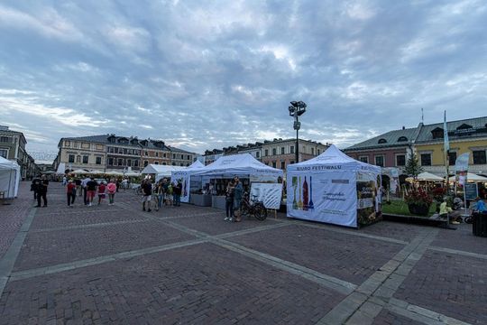 Zamojskie Winogranie. Przygotowania na Rynku Wielkim w Zamościu - galeria zdjęć