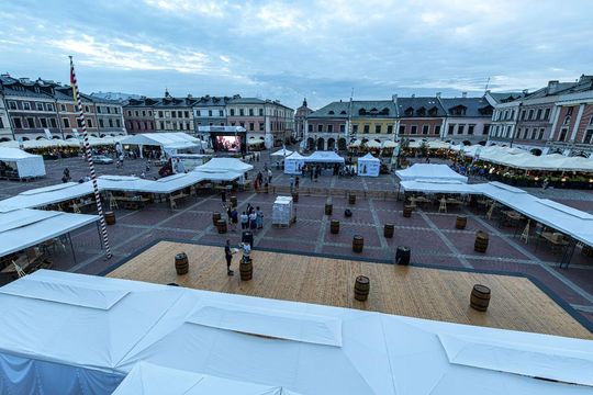 Zamojskie Winogranie. Przygotowania na Rynku Wielkim w Zamościu - galeria zdjęć