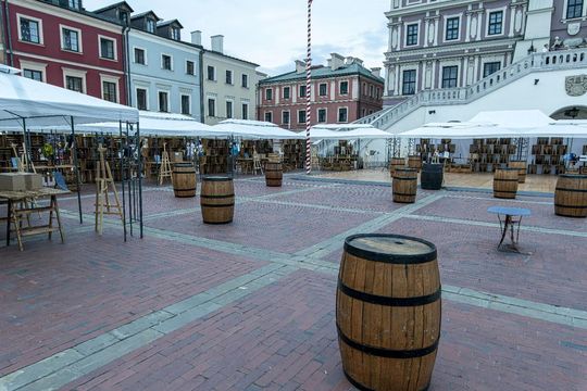 Zamojskie Winogranie. Przygotowania na Rynku Wielkim w Zamościu - galeria zdjęć