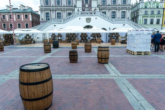 Zamojskie Winogranie. Przygotowania na Rynku Wielkim w Zamościu - galeria zdjęć