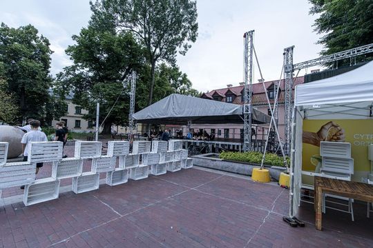 Zamojskie Winogranie. Przygotowania na Rynku Wielkim w Zamościu - galeria zdjęć