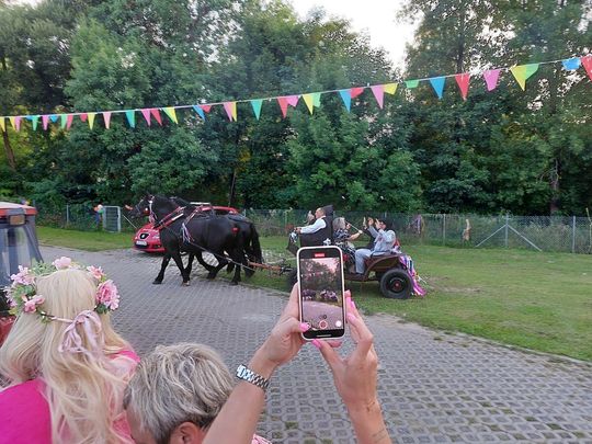Jedziemy po Mariolkę. W Michalowie będzie wesele w stylu PRL-u [ZDJĘCIA CZ. 1]