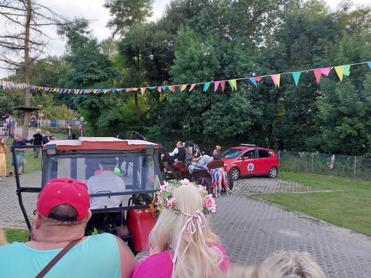 Jedziemy po Mariolkę. W Michalowie będzie wesele w stylu PRL-u [ZDJĘCIA CZ. 1]