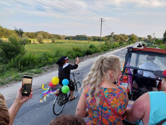 Jedziemy po Mariolkę. W Michalowie będzie wesele w stylu PRL-u [ZDJĘCIA CZ. 1]