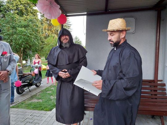 Jedziemy po Mariolkę. W Michalowie będzie wesele w stylu PRL-u [ZDJĘCIA CZ. 1]