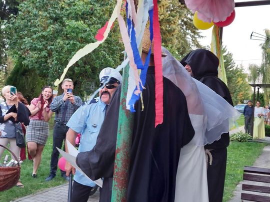 Jedziemy po Mariolkę. W Michalowie będzie wesele w stylu PRL-u [ZDJĘCIA CZ. 1]