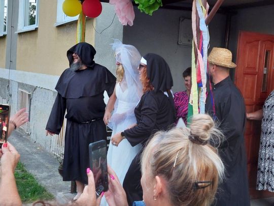 Jedziemy po Mariolkę. W Michalowie będzie wesele w stylu PRL-u [ZDJĘCIA CZ. 1]