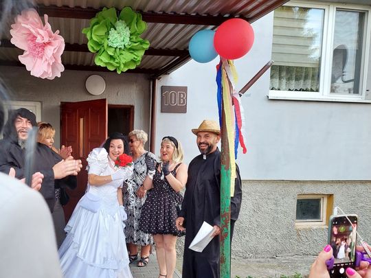 Jedziemy po Mariolkę. W Michalowie będzie wesele w stylu PRL-u [ZDJĘCIA CZ. 1]