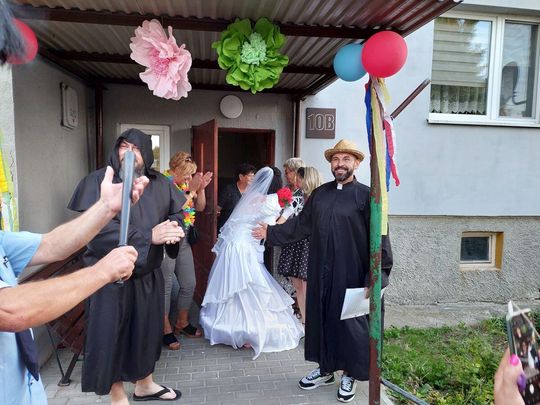 Jedziemy po Mariolkę. W Michalowie będzie wesele w stylu PRL-u [ZDJĘCIA CZ. 1]
