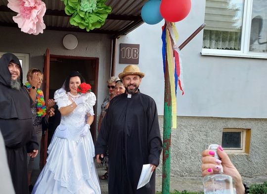 Jedziemy po Mariolkę. W Michalowie będzie wesele w stylu PRL-u [ZDJĘCIA CZ. 1]