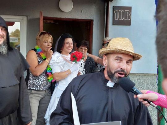 Jedziemy po Mariolkę. W Michalowie będzie wesele w stylu PRL-u [ZDJĘCIA CZ. 1]