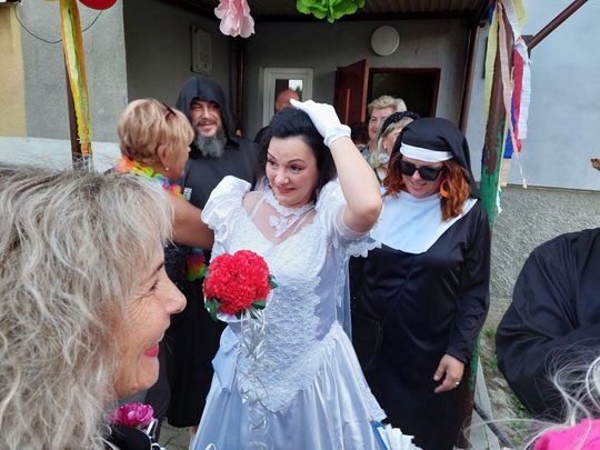 Jedziemy po Mariolkę. W Michalowie będzie wesele w stylu PRL-u [ZDJĘCIA CZ. 1]