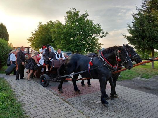 Jedziemy po Mariolkę. W Michalowie będzie wesele w stylu PRL-u [ZDJĘCIA CZ. 1]