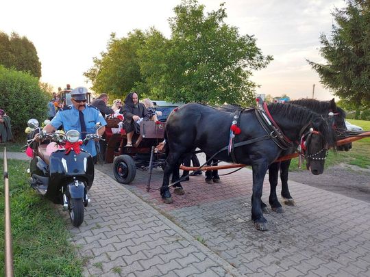 Jedziemy po Mariolkę. W Michalowie będzie wesele w stylu PRL-u [ZDJĘCIA CZ. 1]