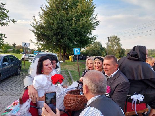 Jedziemy po Mariolkę. W Michalowie będzie wesele w stylu PRL-u [ZDJĘCIA CZ. 1]