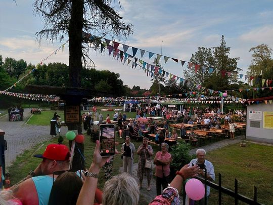 Jedziemy po Mariolkę. W Michalowie będzie wesele w stylu PRL-u [ZDJĘCIA CZ. 1]