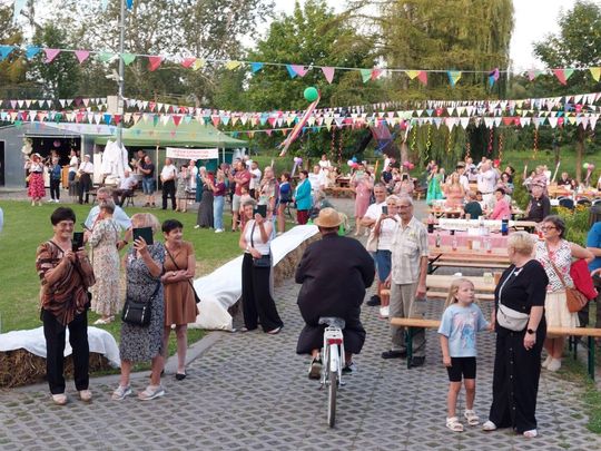 Jedziemy po Mariolkę. W Michalowie będzie wesele w stylu PRL-u [ZDJĘCIA CZ. 1]